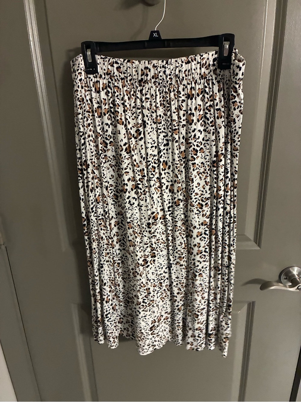 Womens White Leopard Print Pleated Midi Skirt